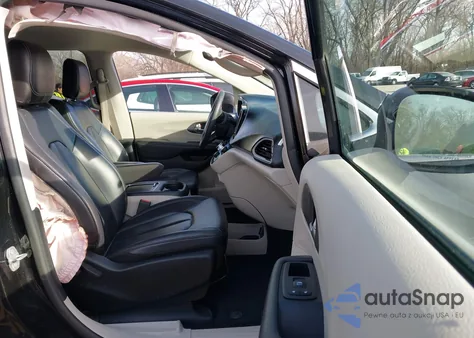 2023 Chrysler Pacifica Touring L z USA, uszkodzony, nr VIN 2C4RC1BG6PR624903